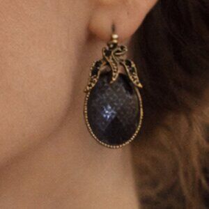 Dark Faceted Drop Earrings with Ornate Metal Accents – Elegant Statement Jewelry